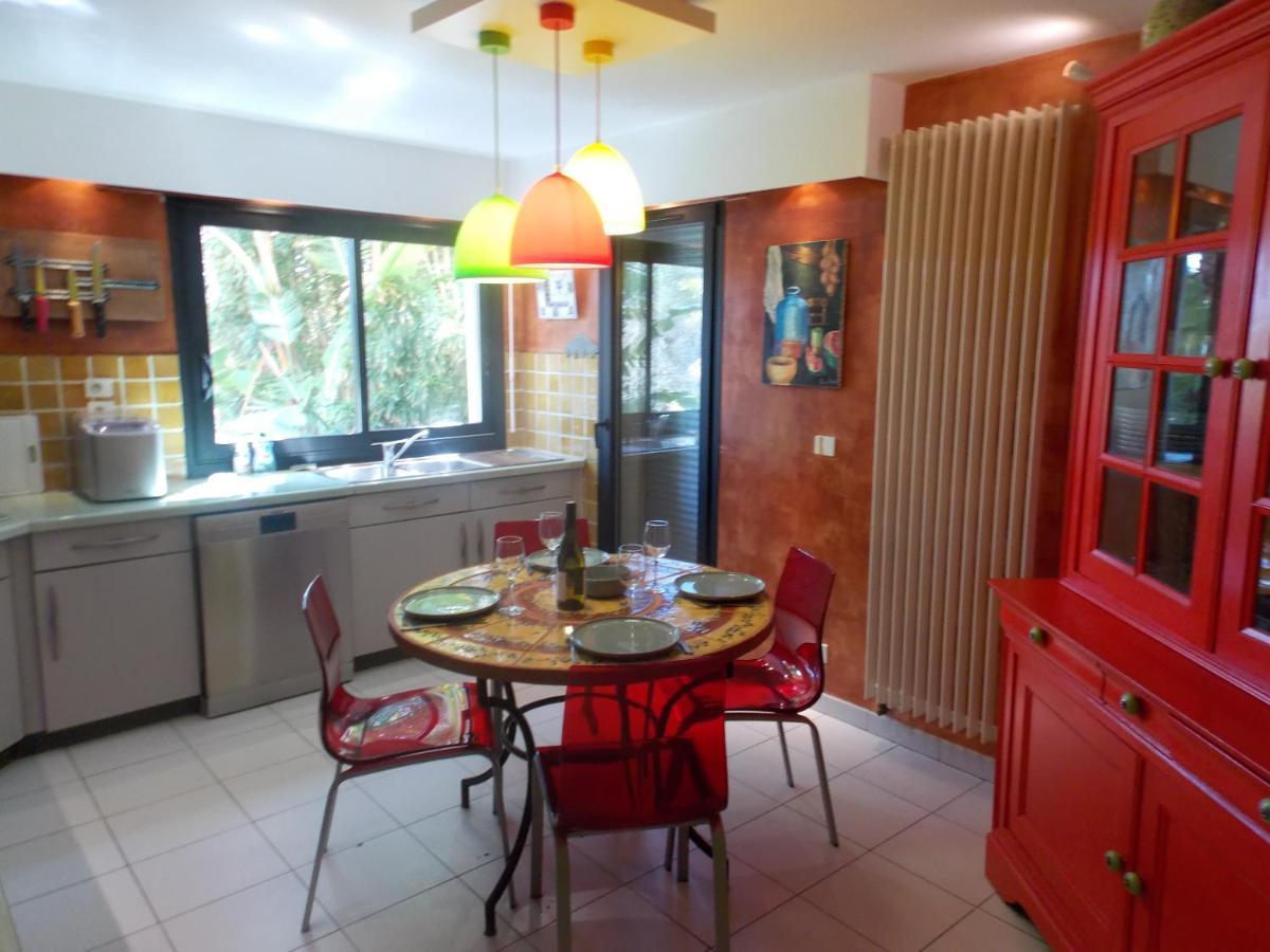 "La Villa Bali", En Bord De Mer A 5 Mn Des Plages Avec Piscine A Cascade, Grand Exterieur Unique Sur Le Theme De Bali Six-Fours-les-Plages Bagian luar foto